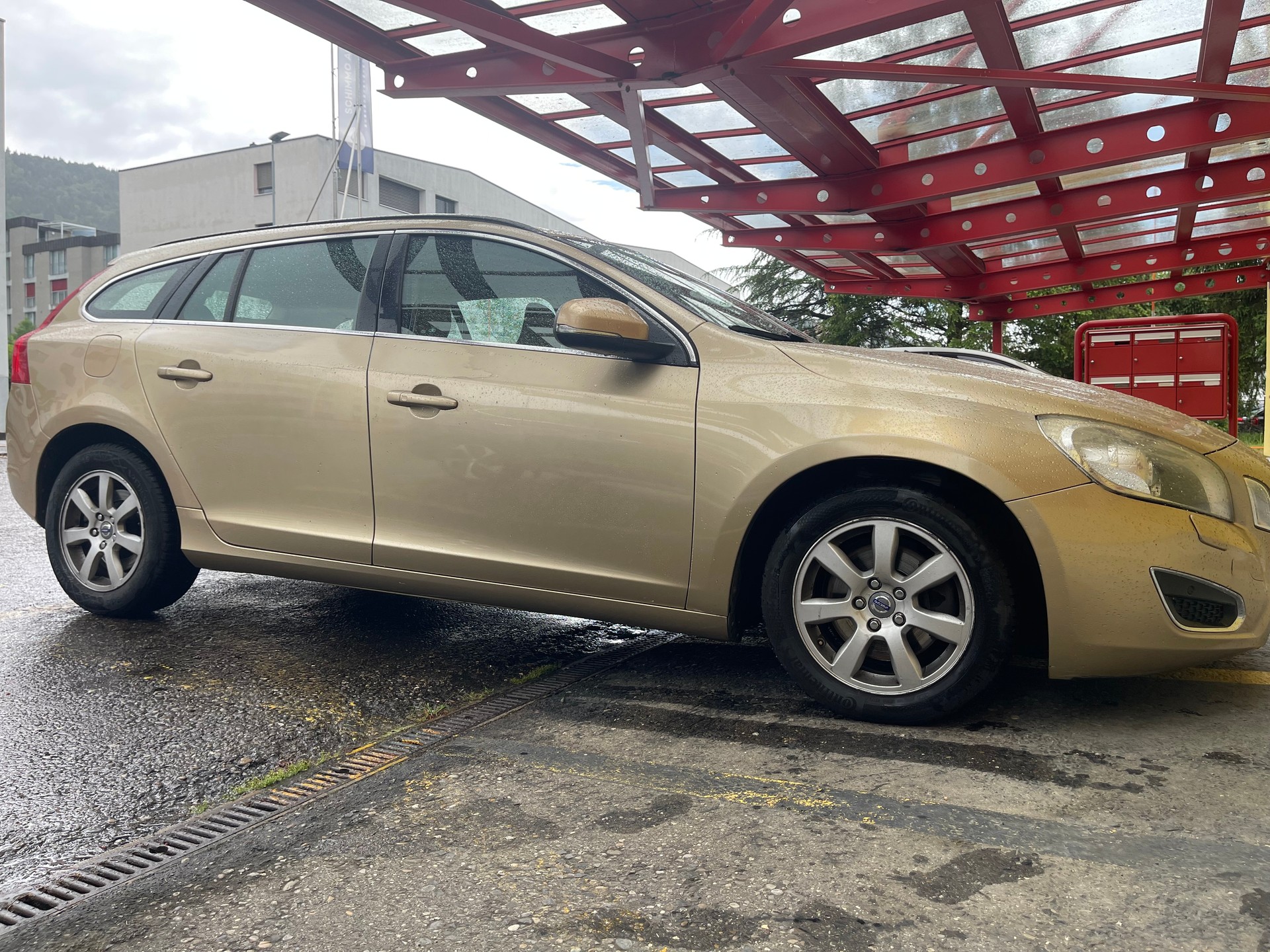 VOLVO V60 2.0T Kinetic Powershift-image-5