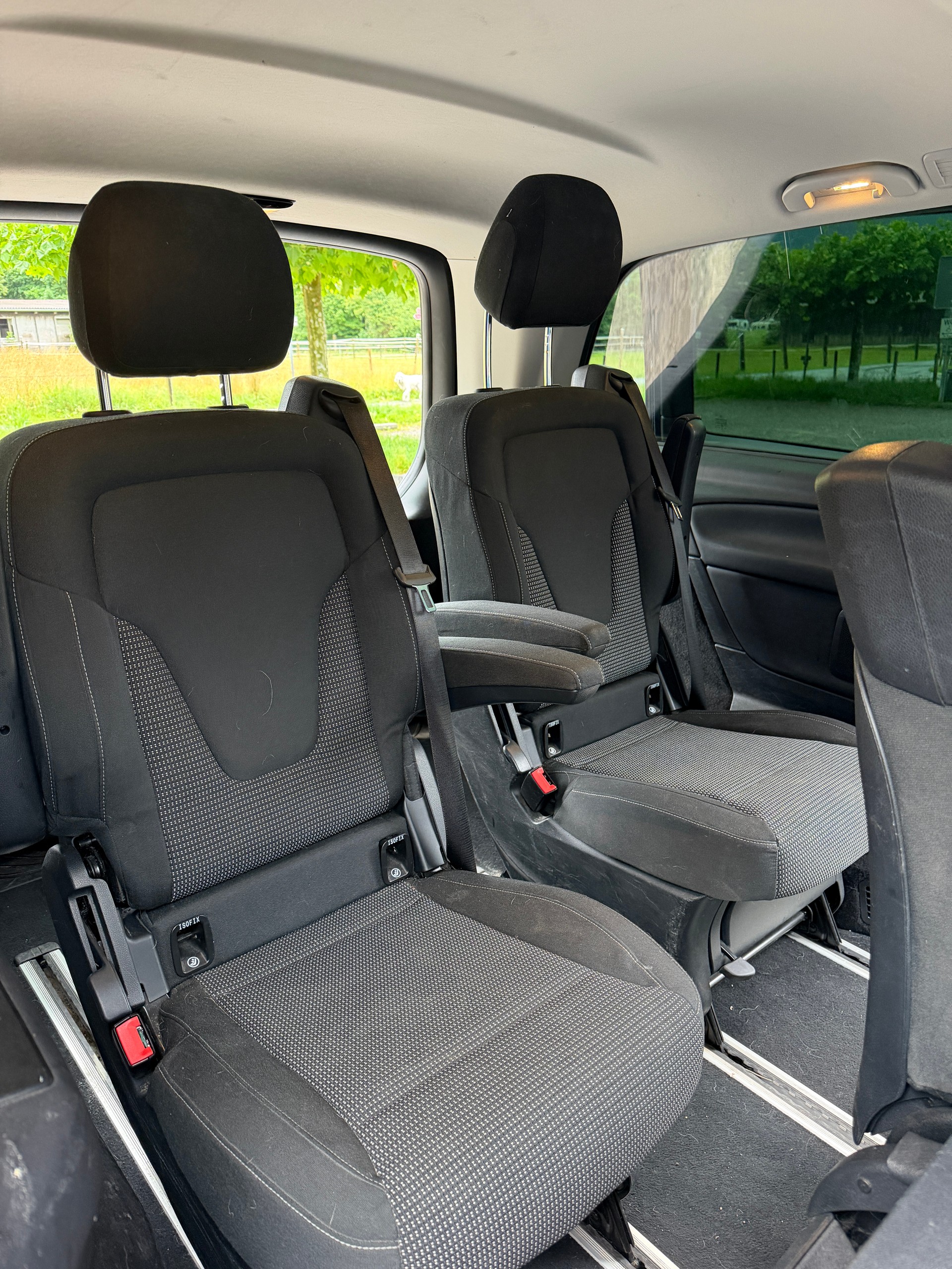 MERCEDES-BENZ V220 d Trend-image-8