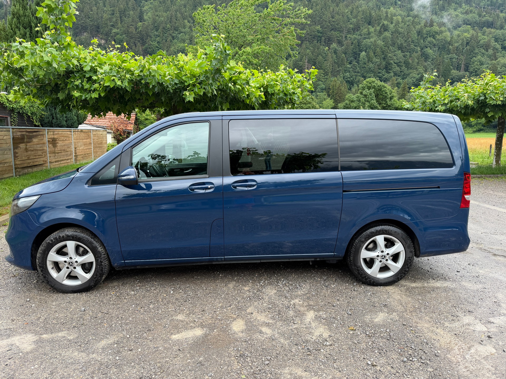 MERCEDES-BENZ V 220 d Trend