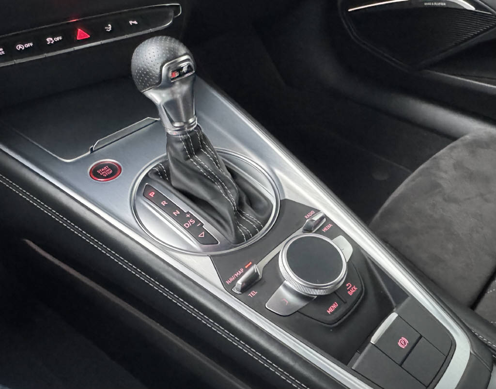 AUDI TT Coupé TTS quattro S-tronic-image-17