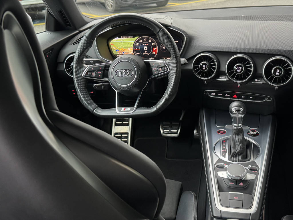 AUDI TT Coupé TTS quattro S-tronic-image-11