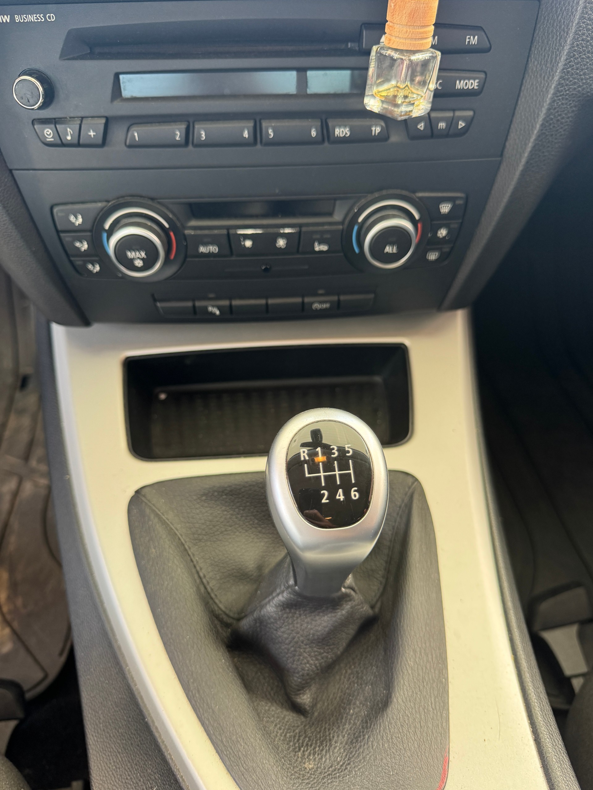 BMW 318i Touring-image-13