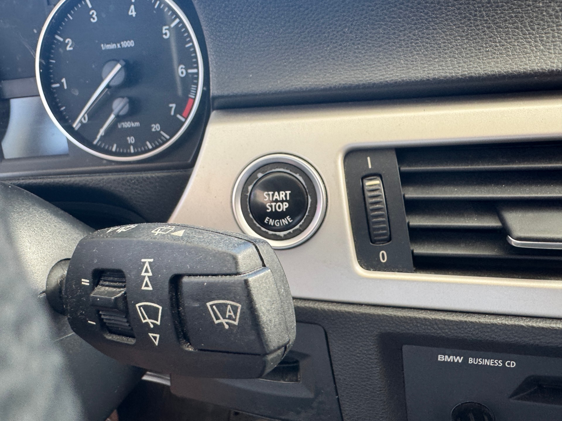 BMW 318i Touring-image-11