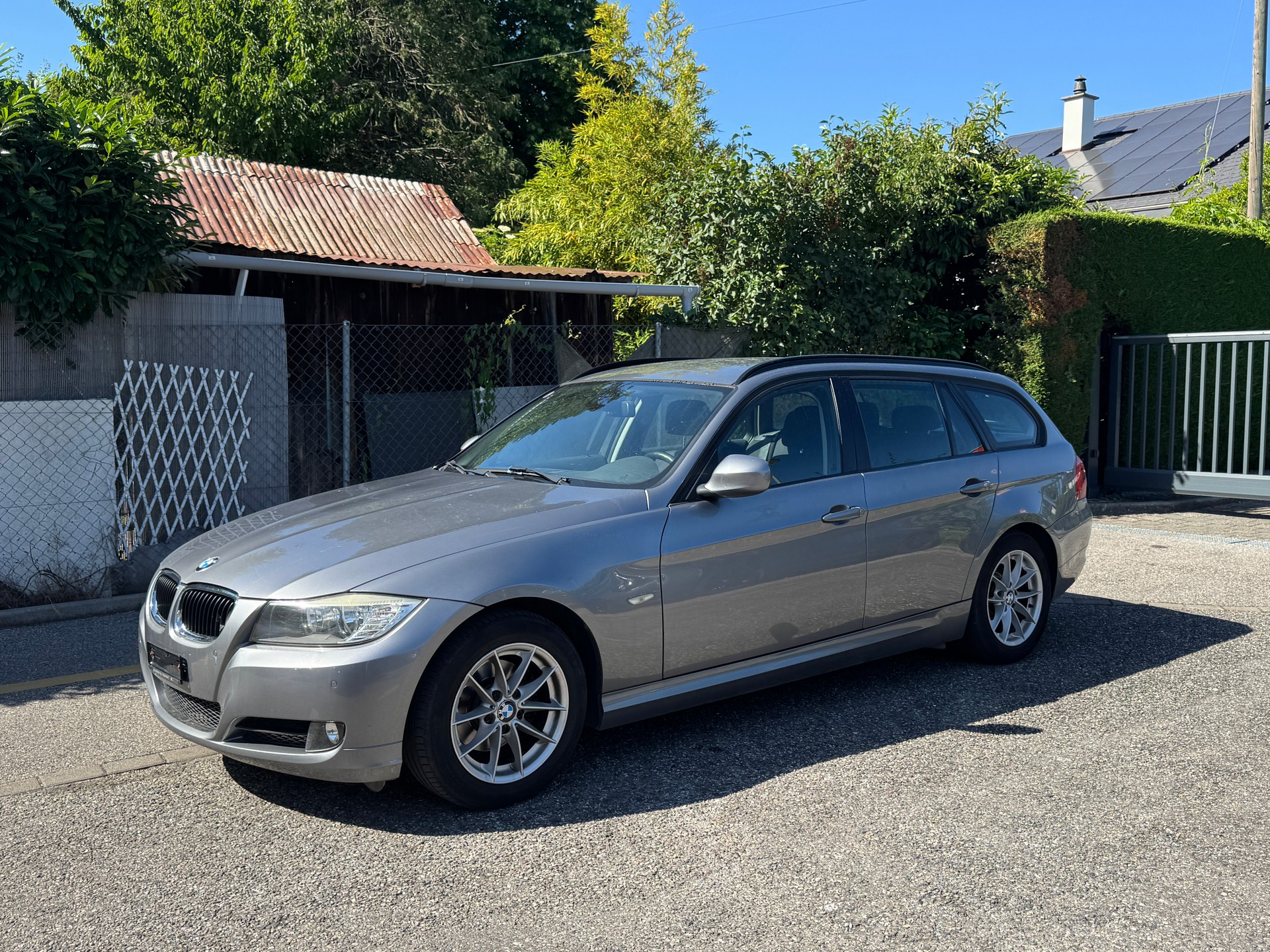BMW 318i Touring-image-2
