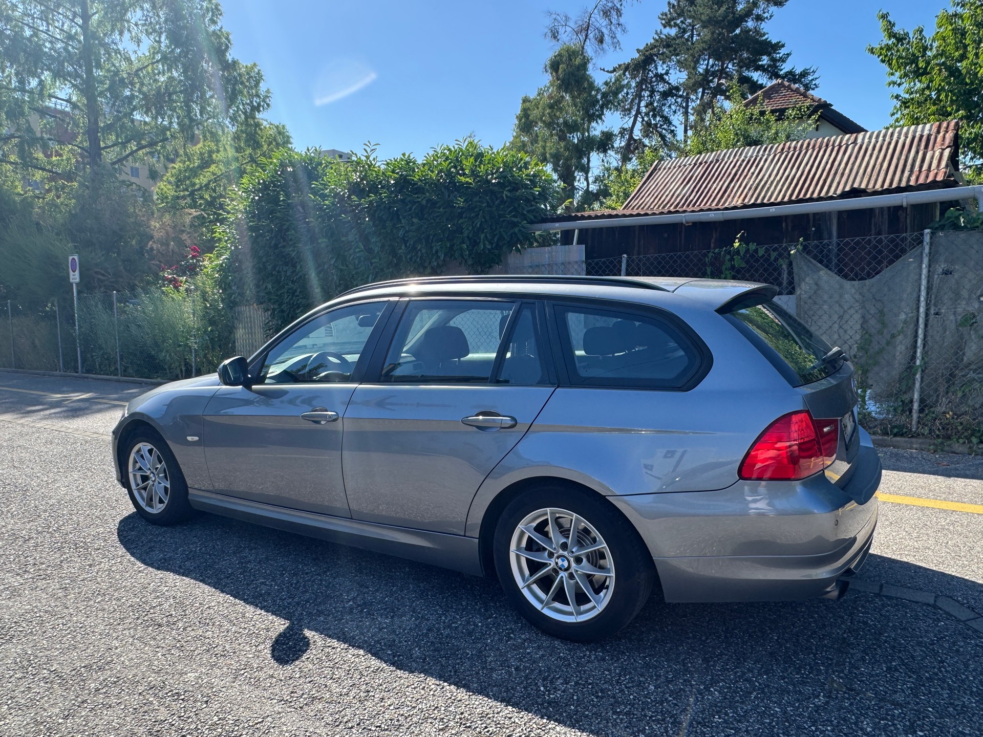 BMW 318i Touring-image-4