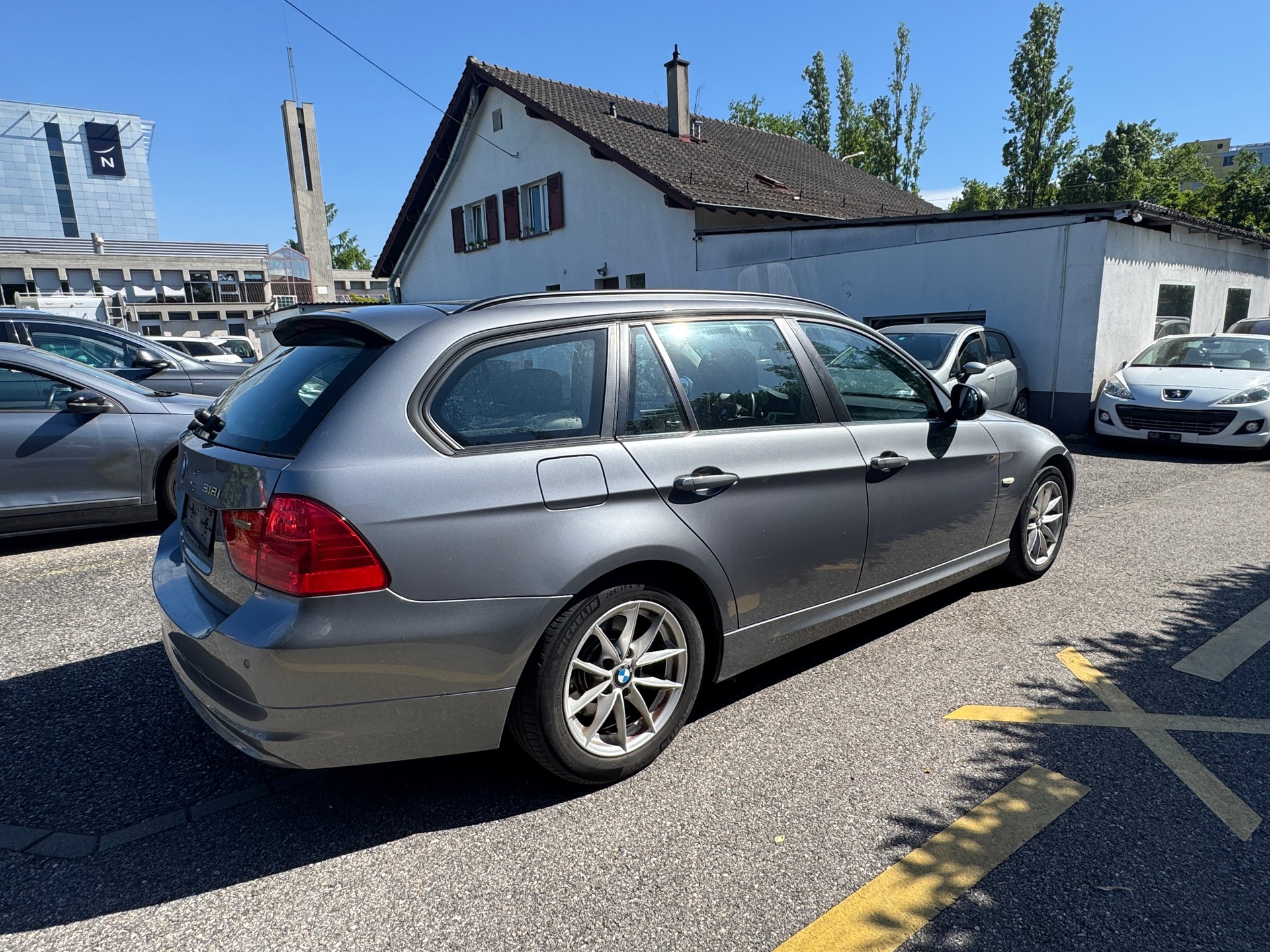 BMW 318i Touring-image-5