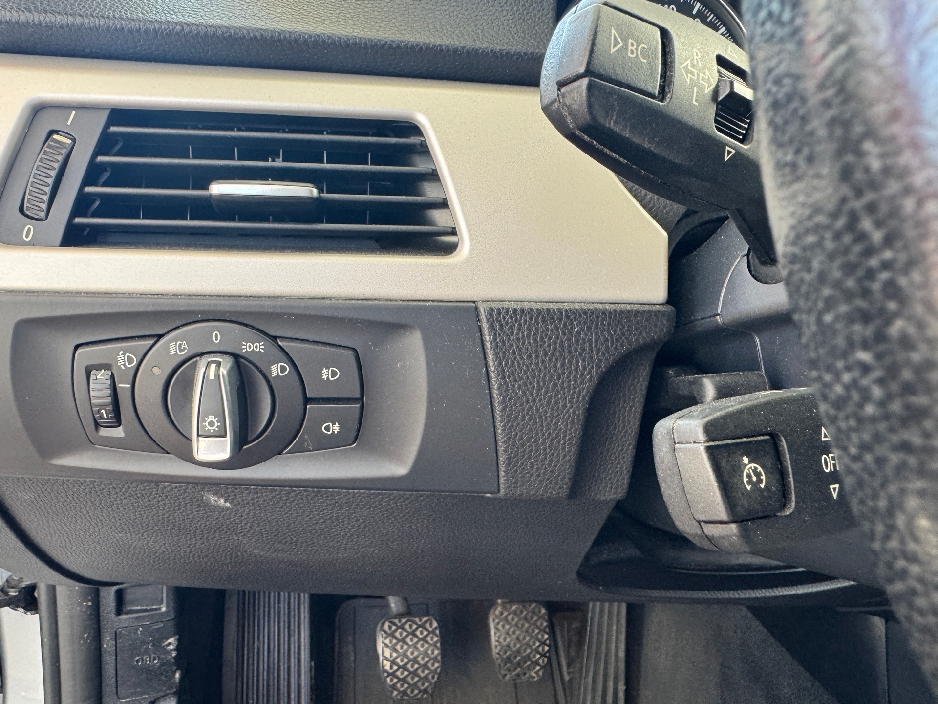 BMW 318i Touring-image-12