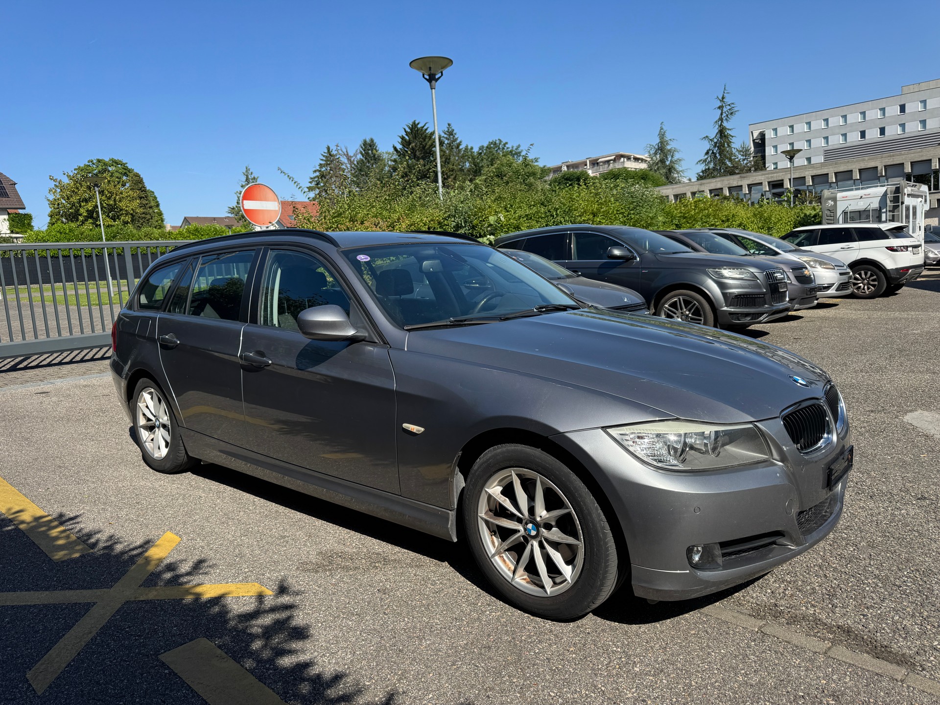 BMW 318i Touring-image-1