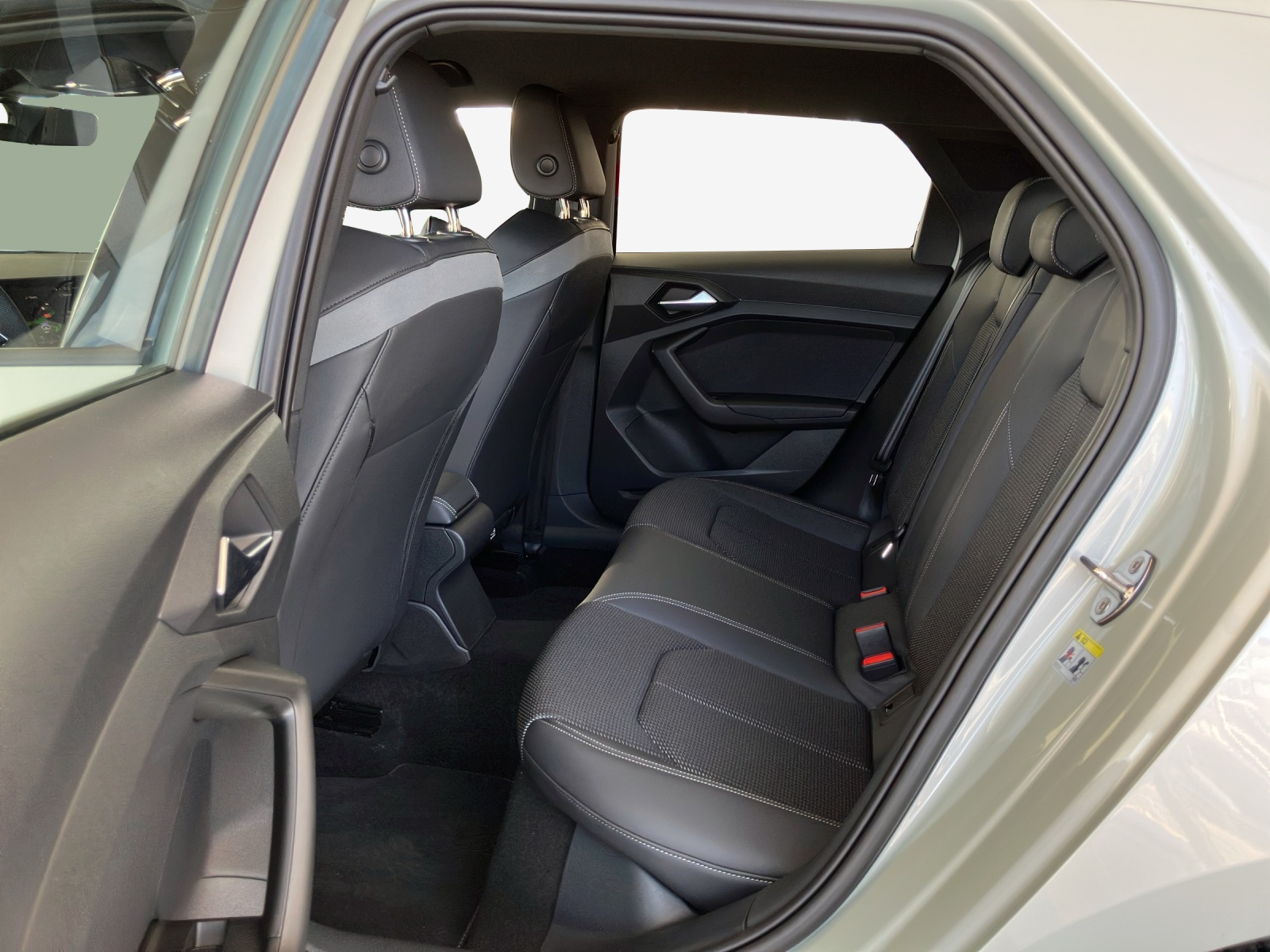 AUDI A1 Sportback 30 TFSI Attraction S-tronic-image-2