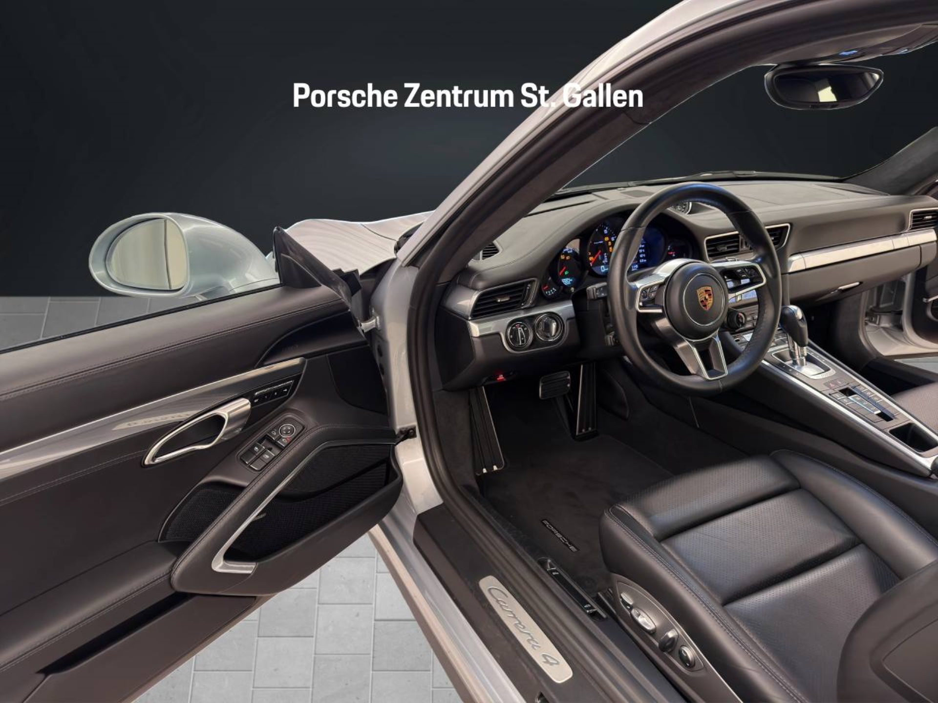 PORSCHE 911 Carrera 4-image-3