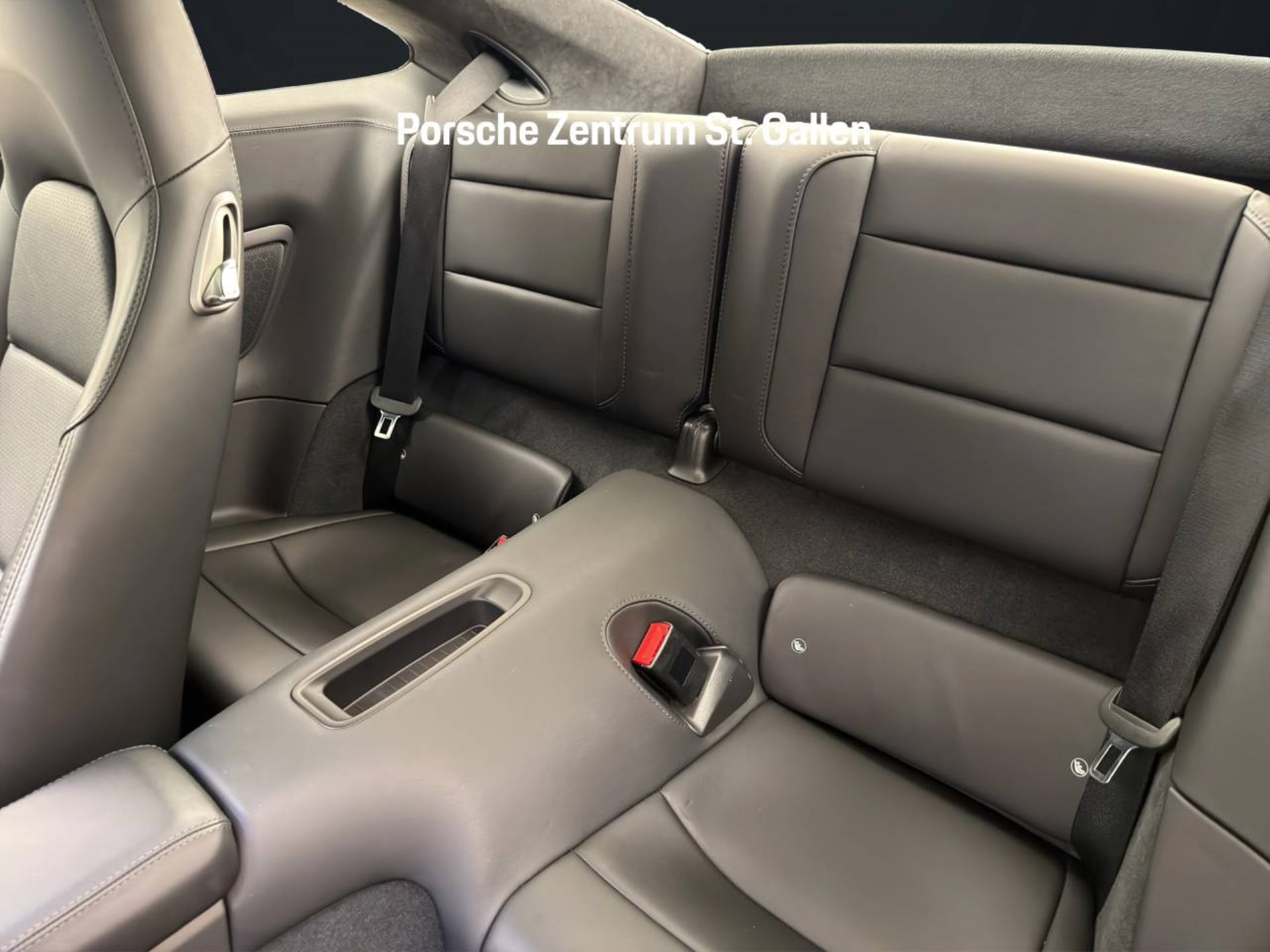 PORSCHE 911 Carrera 4-image-14