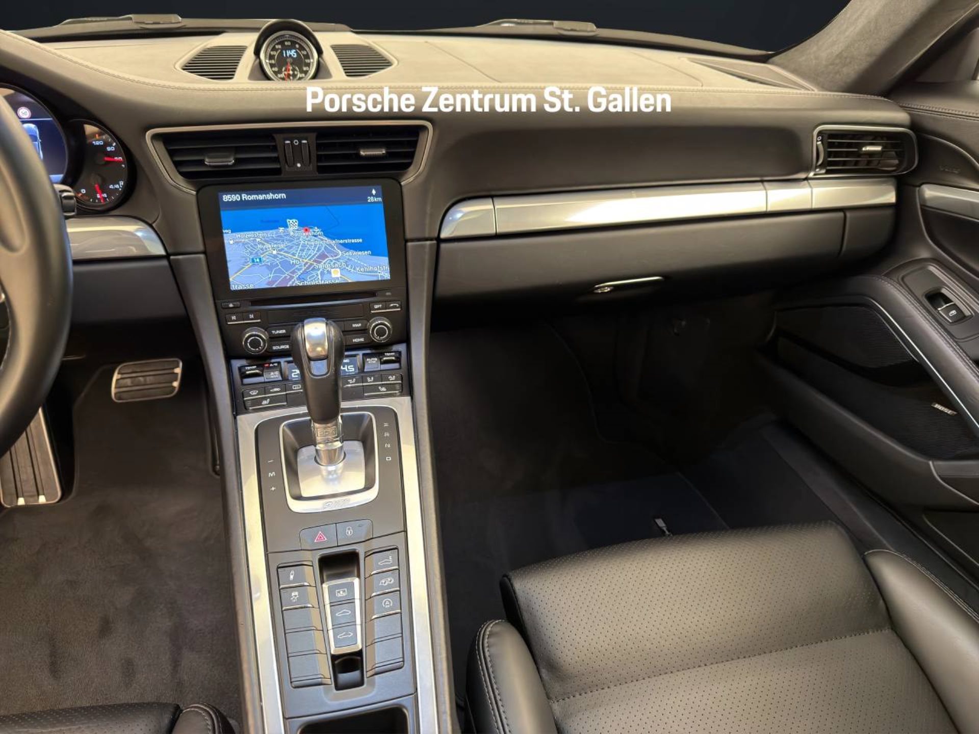 PORSCHE 911 Carrera 4-image-15