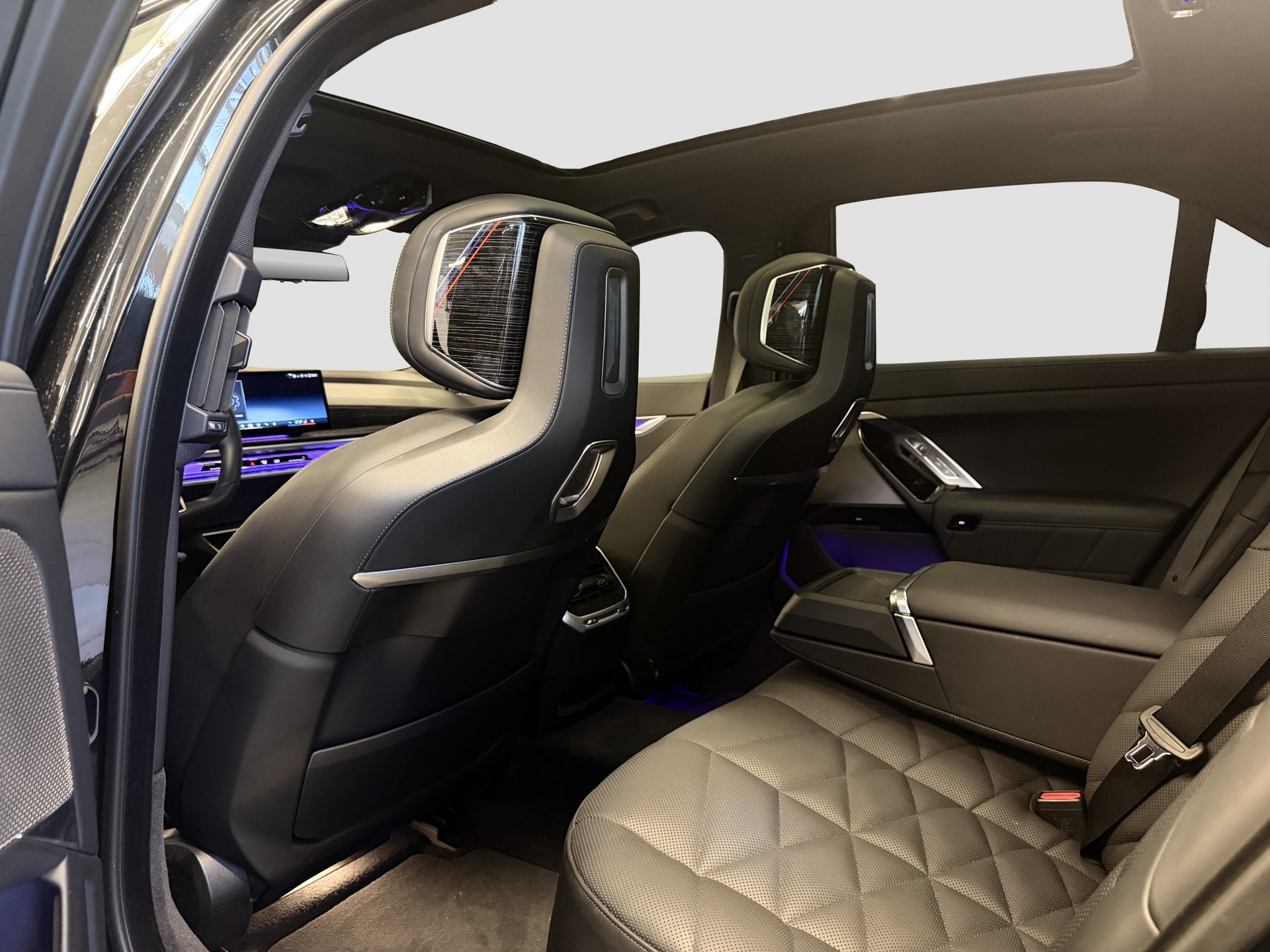 BMW 740d xDrive 48V M Sport Pro Steptronic-image-11