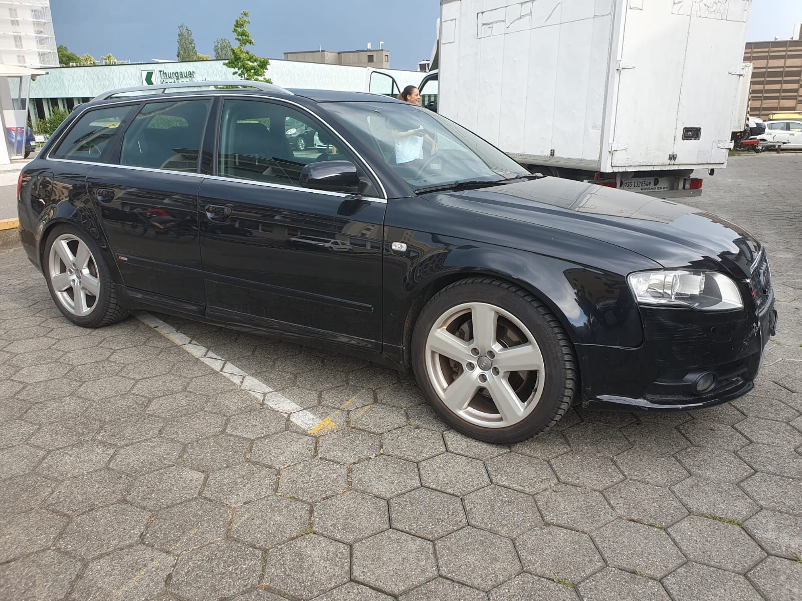 AUDI A4 Avant 3.2 FSI quattro-image-1