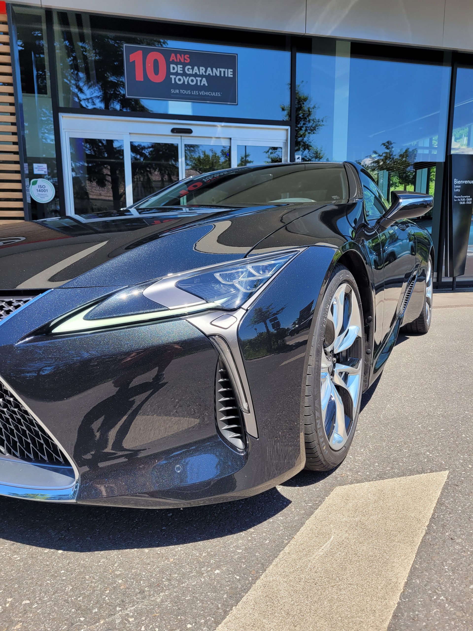 LEXUS LC 500 V8 Sport Automatic-image-4