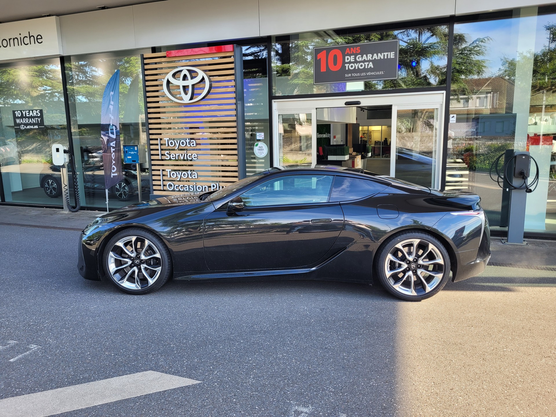 LEXUS LC 500 V8 Sport Automatic-image-5