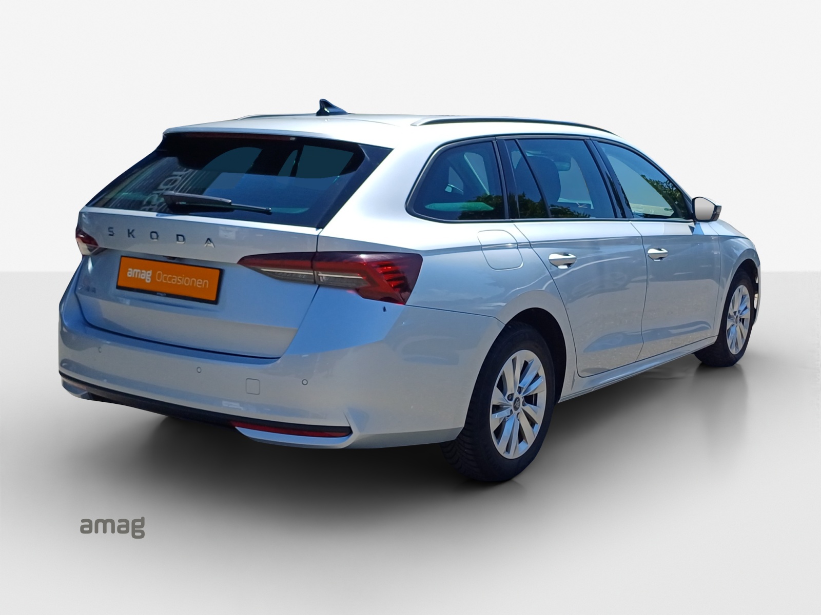 SKODA Octavia Combi 1.5 TSI mHEV DSG Dynamic-image-4