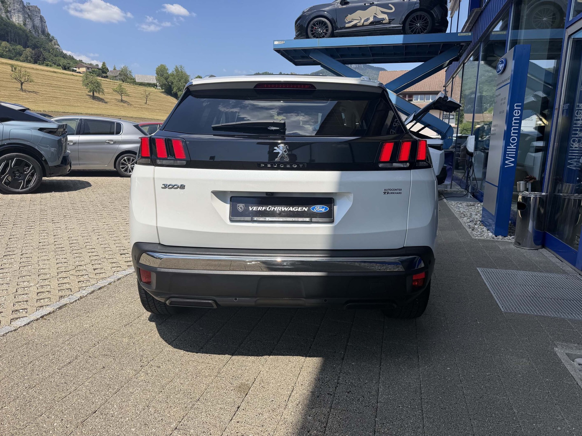 PEUGEOT 3008 1.5 BlueHDi Allure-image-3