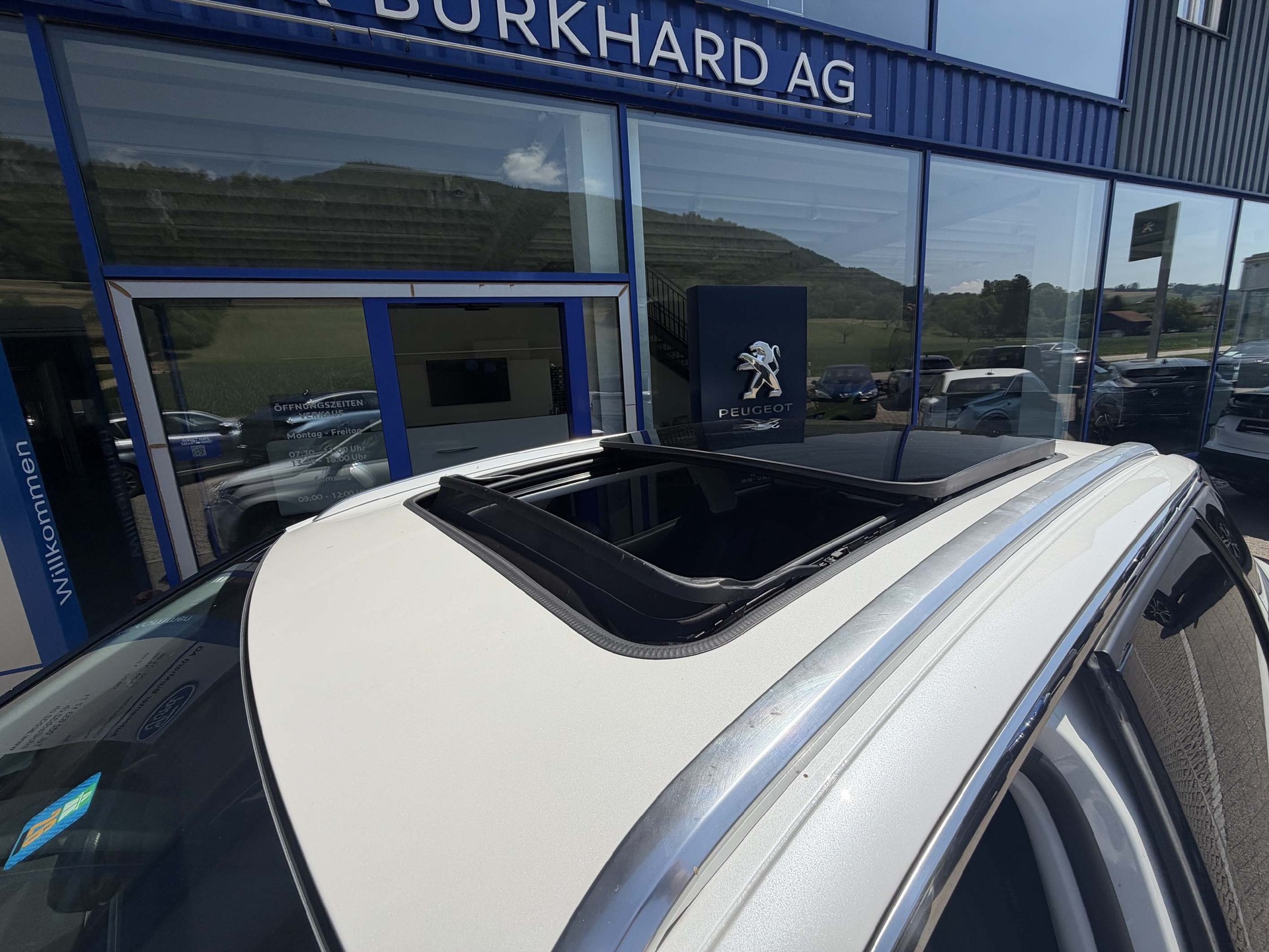 PEUGEOT 3008 1.5 BlueHDi Allure-image-13