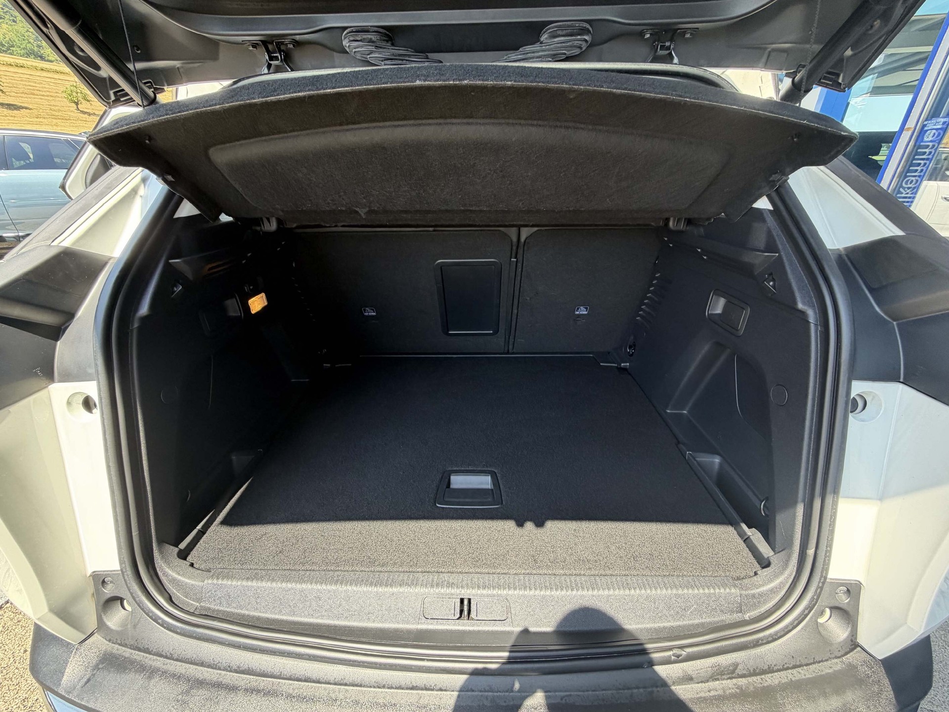 PEUGEOT 3008 1.5 BlueHDi Allure-image-14