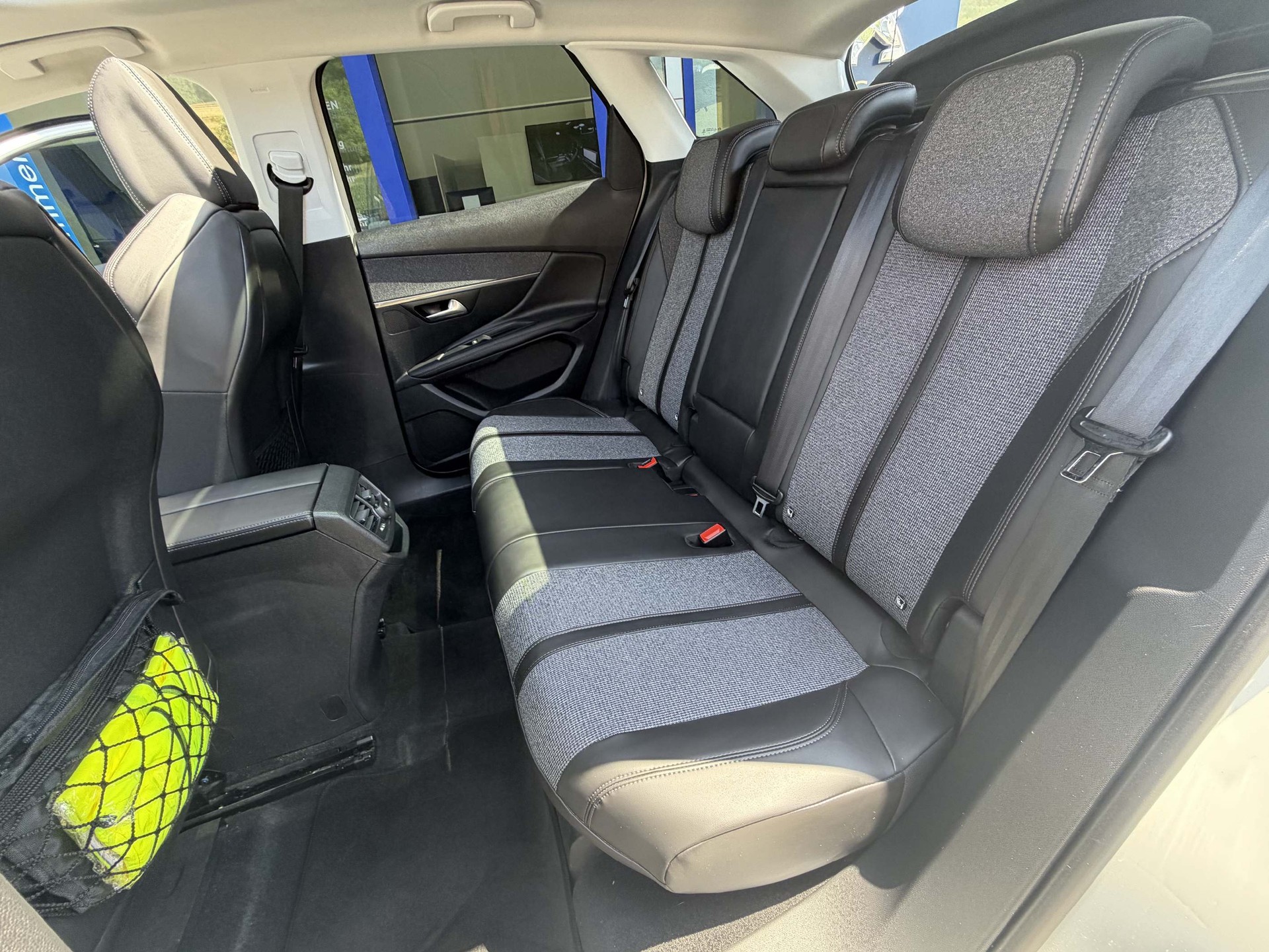 PEUGEOT 3008 1.5 BlueHDi Allure-image-7