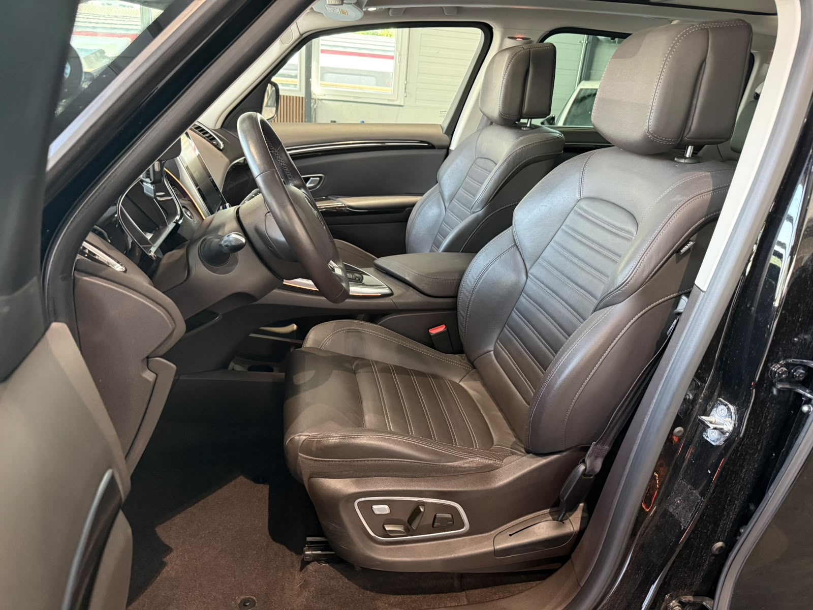 RENAULT Espace 1.6 dCi Swiss Edition EDC-image-8