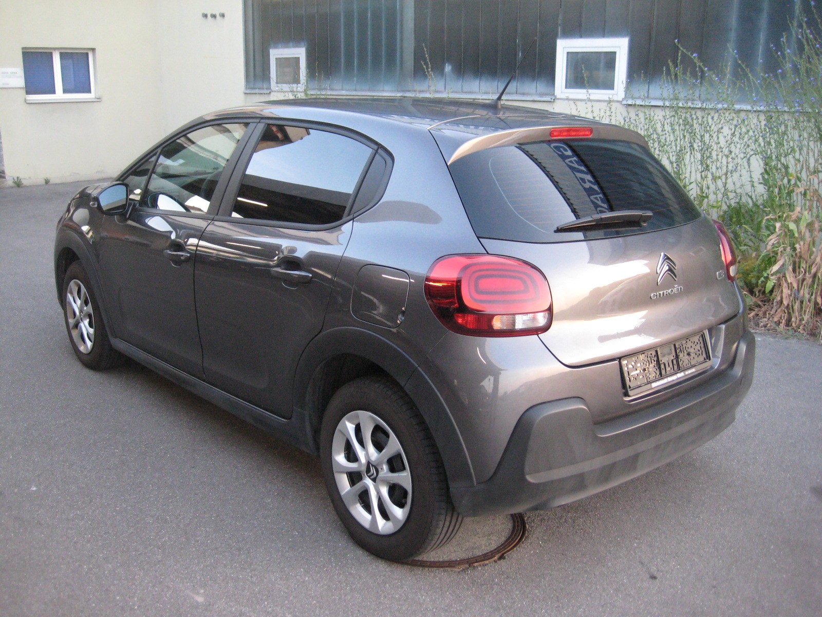 CITROEN C3 1.2i PureTech Swiss Edition-image-2