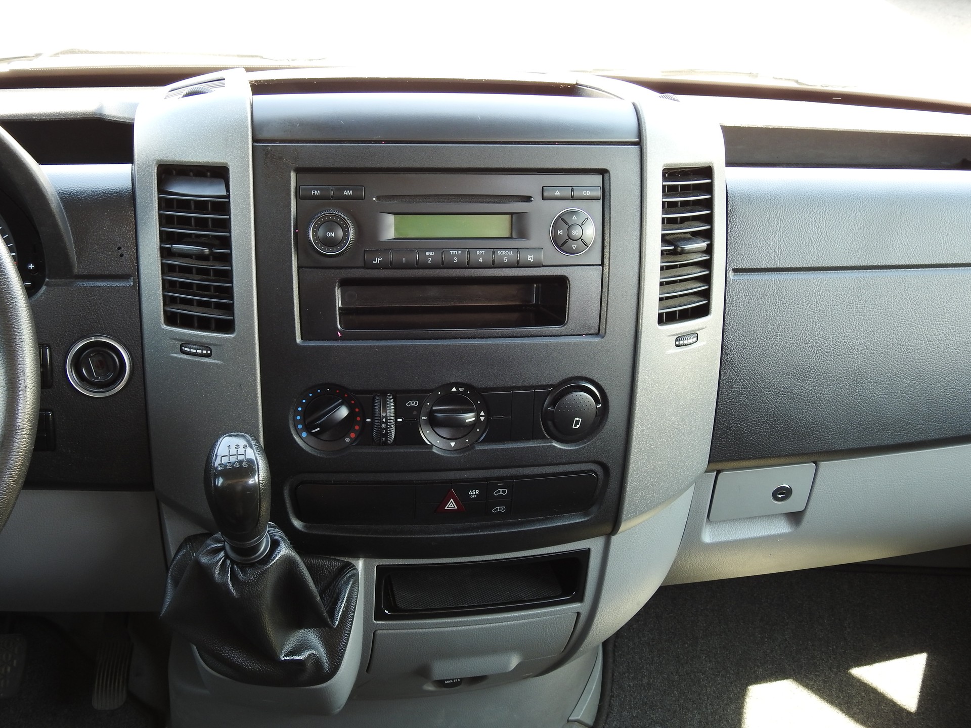 MERCEDES-BENZ Sprinter 213 CDI Standard-image-16