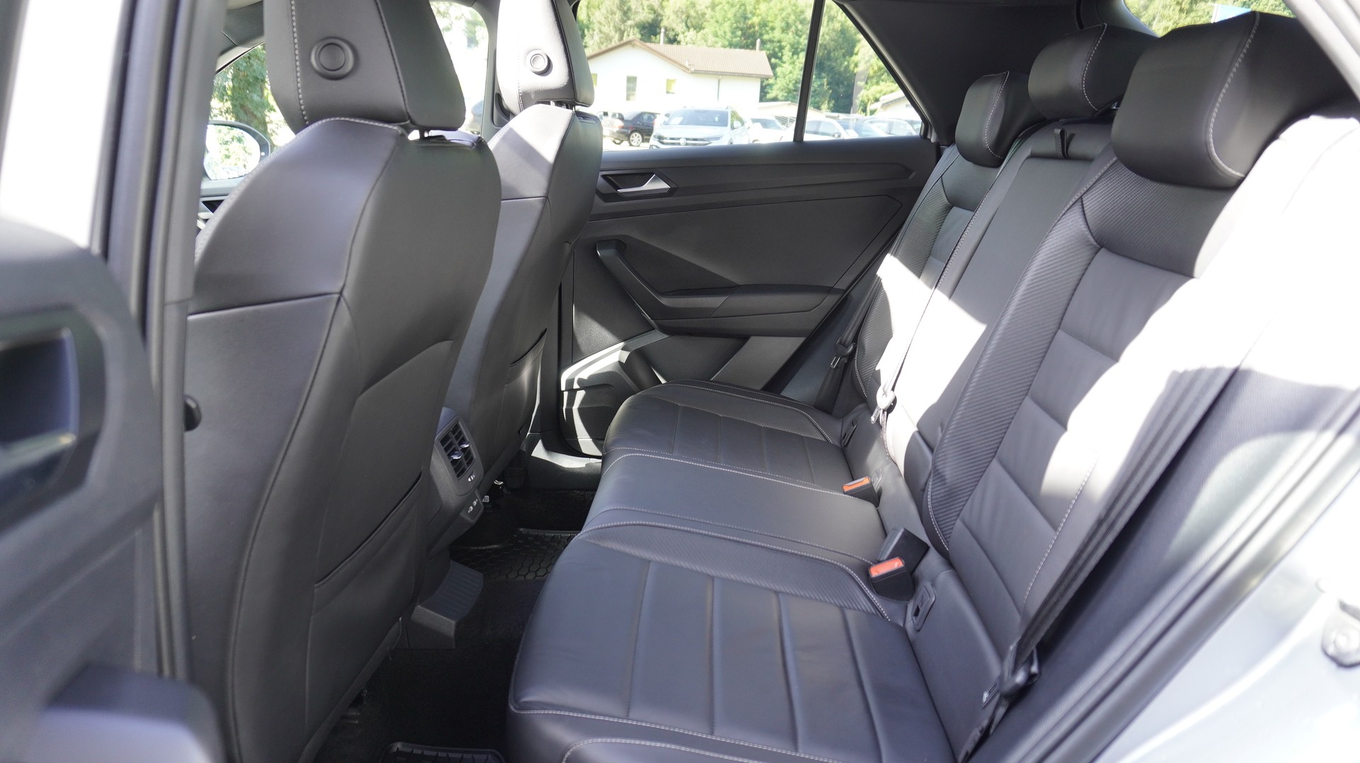VW T-Roc 2.0 TSI R-Line DSG 4Motion-image-4