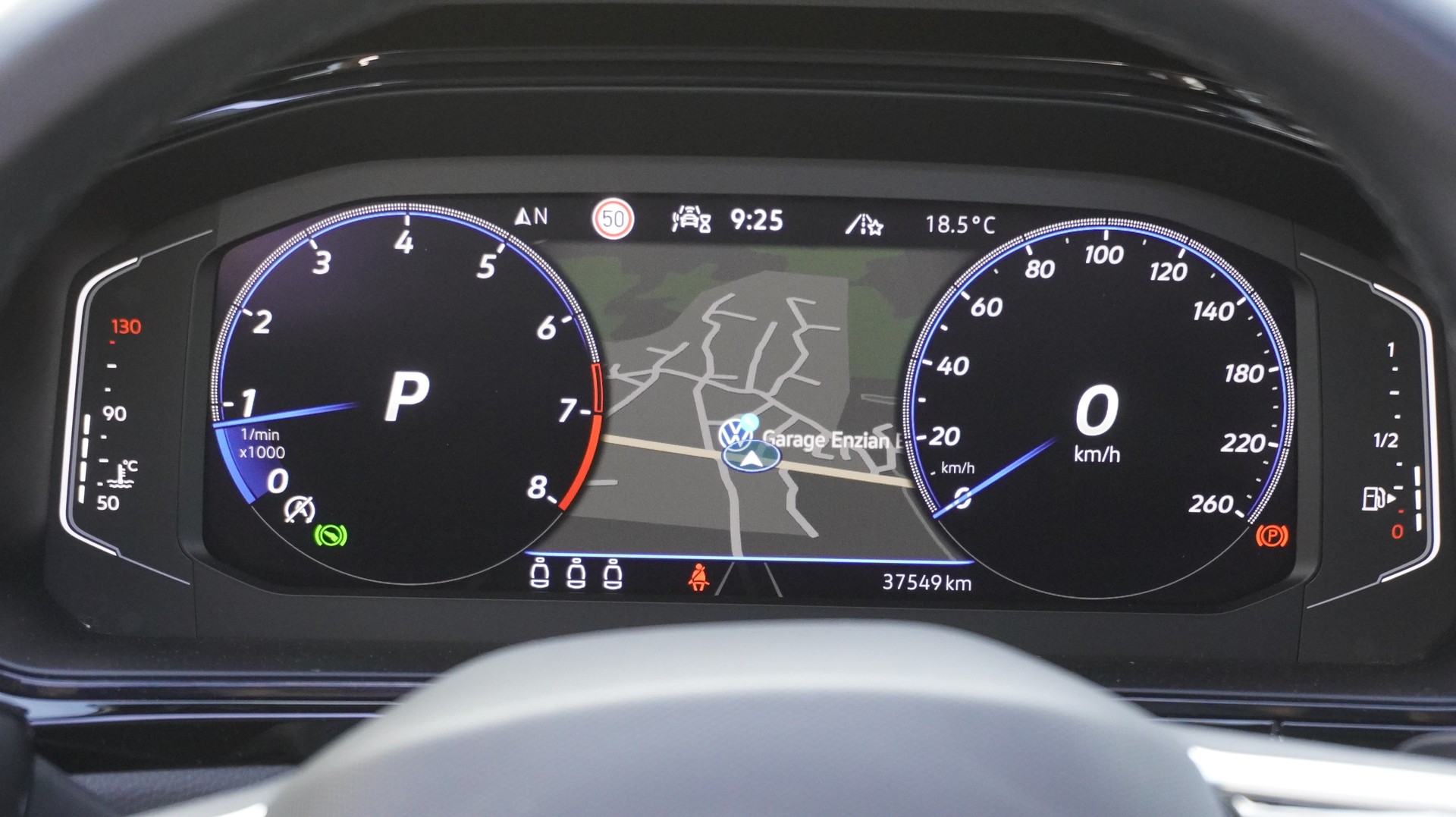 VW T-Roc 2.0 TSI R-Line DSG 4Motion-image-2