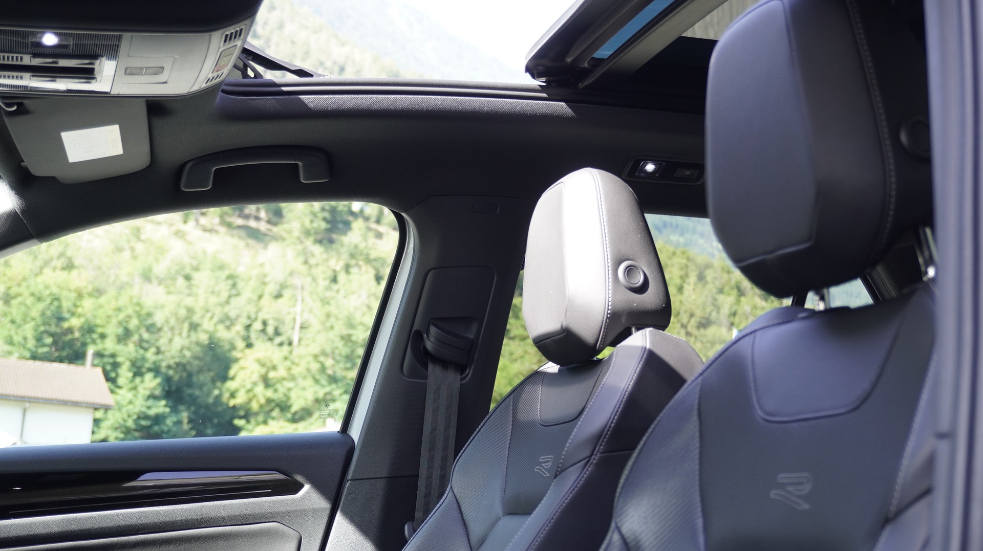 VW T-Roc 2.0 TSI R-Line DSG 4Motion-image-15