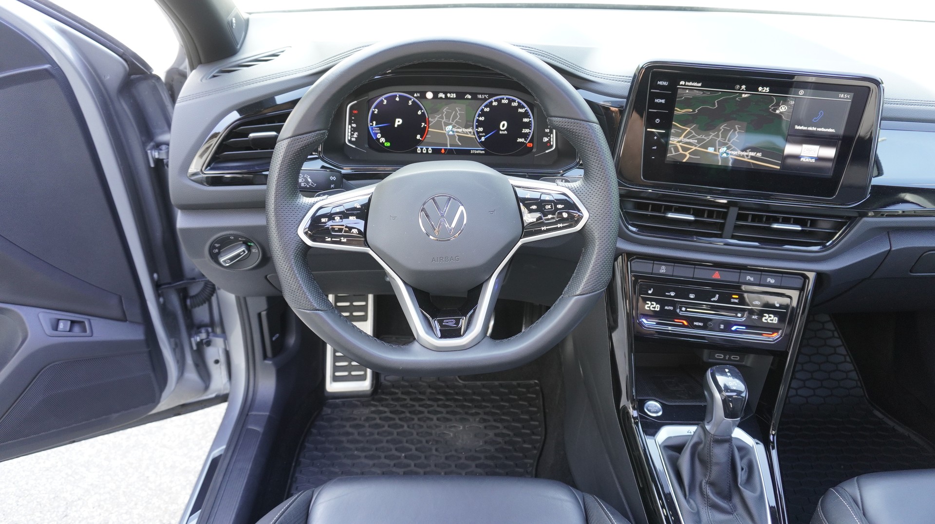 VW T-Roc 2.0 TSI R-Line DSG 4Motion-image-1