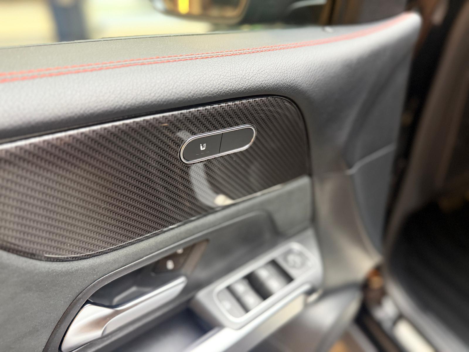 MERCEDES-BENZ GLB 200 d AMG Line-image-20