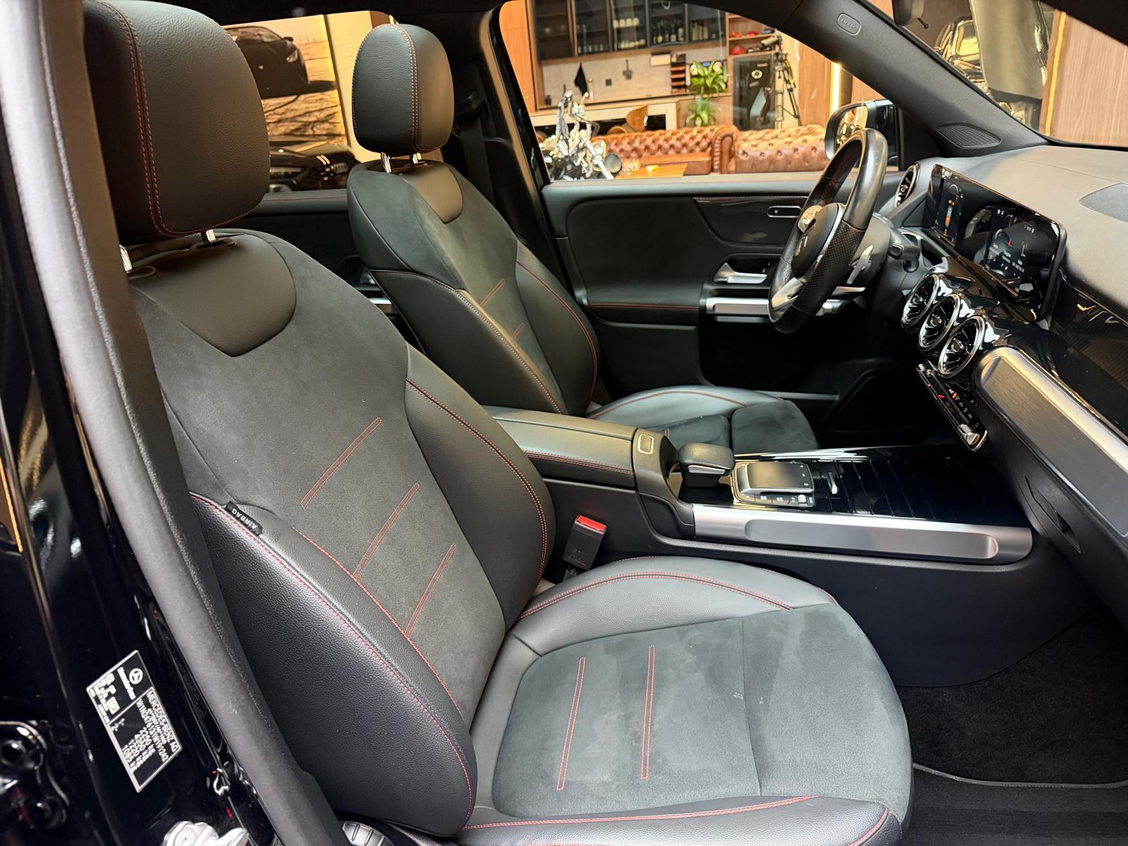 MERCEDES-BENZ GLB 200 d AMG Line-image-15