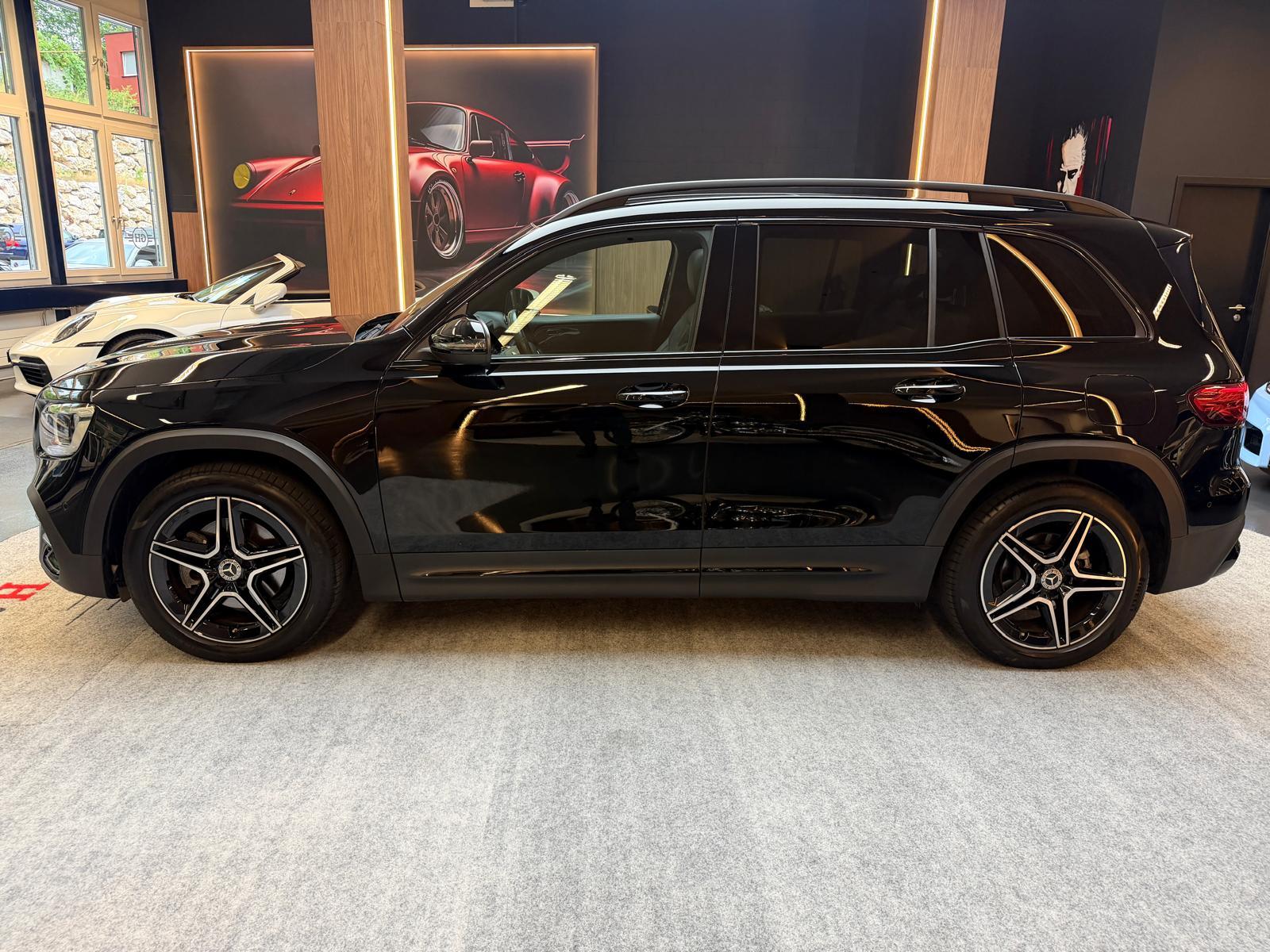 MERCEDES-BENZ GLB 200 d AMG Line-image-4