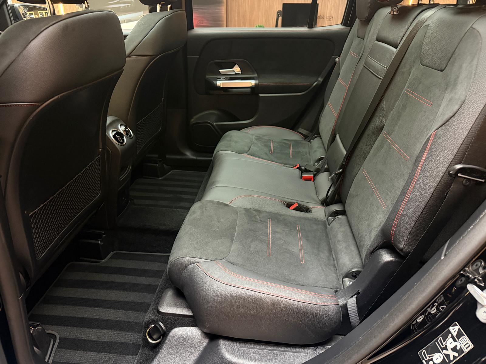 MERCEDES-BENZ GLB 200 d AMG Line-image-17