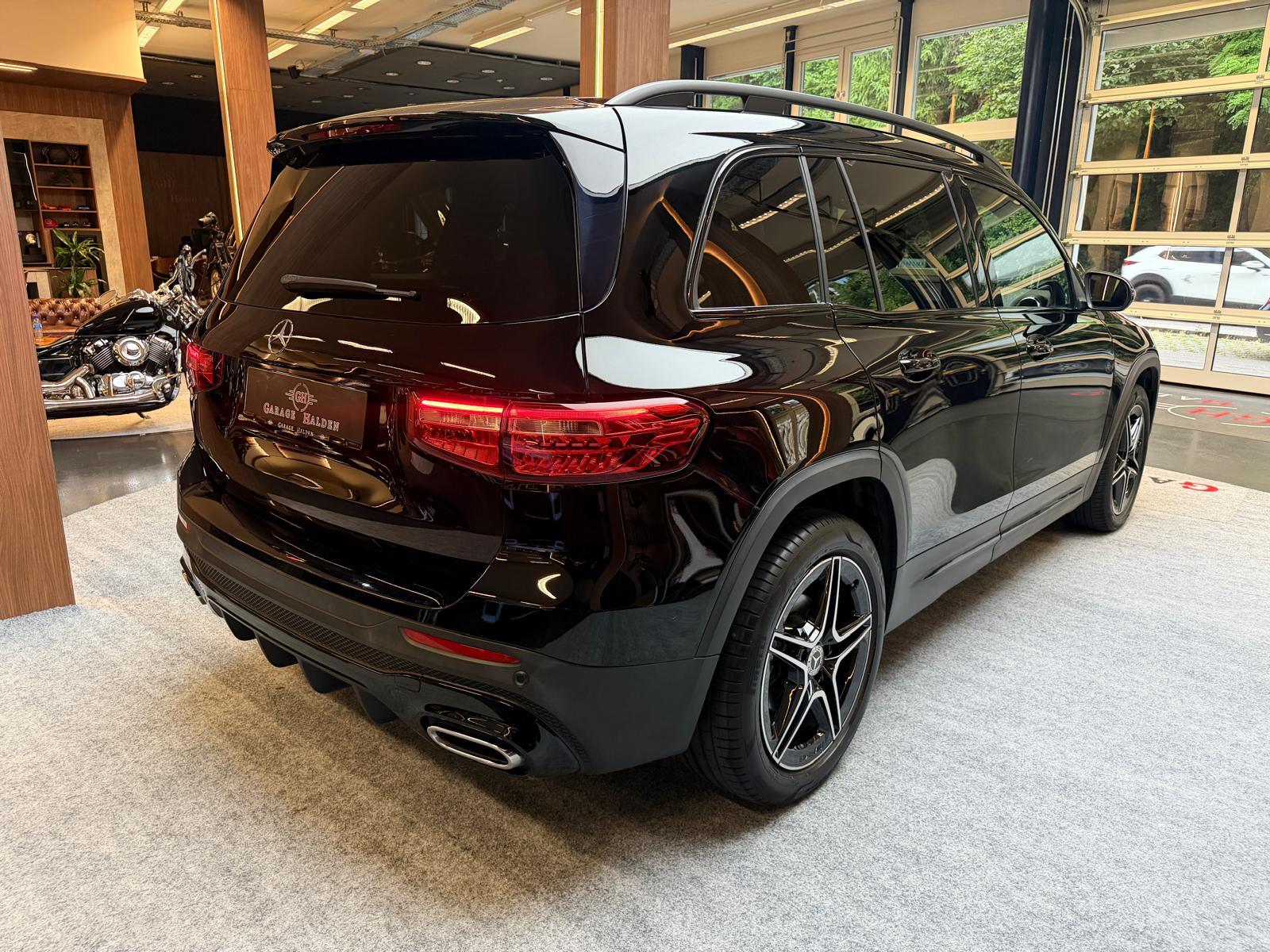 MERCEDES-BENZ GLB 200 d AMG Line-image-7