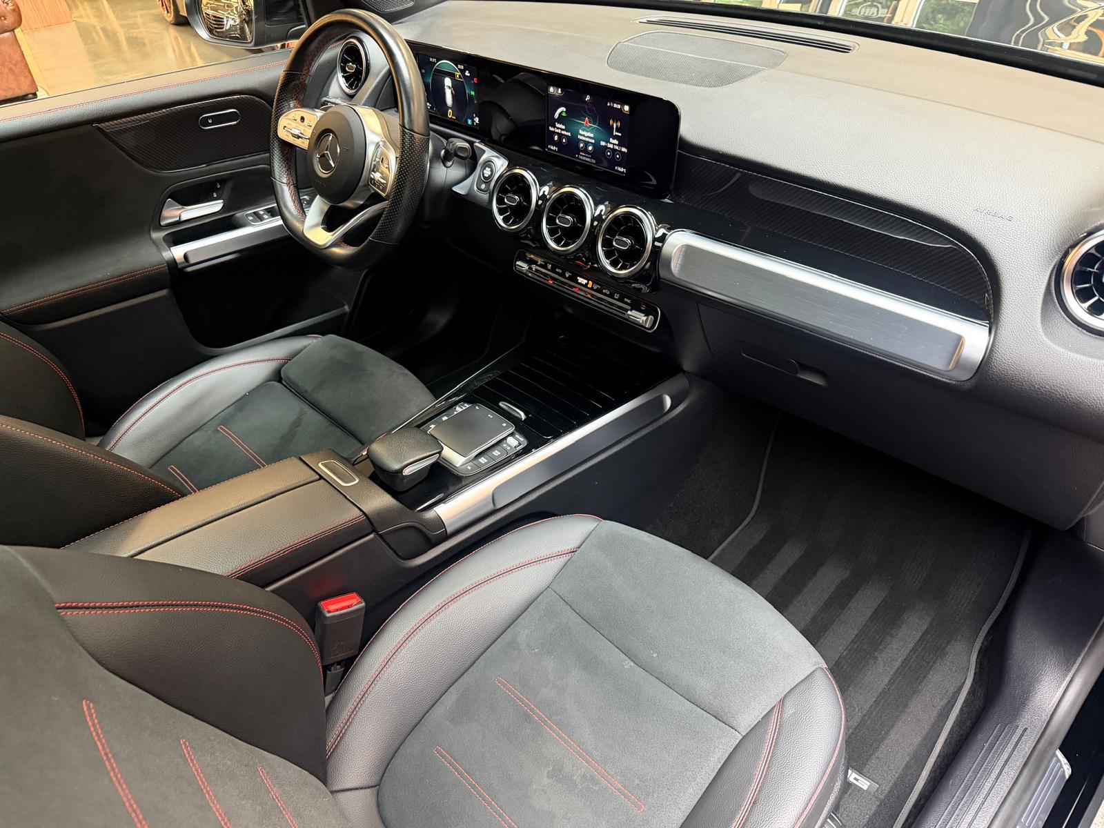 MERCEDES-BENZ GLB 200 d AMG Line-image-16