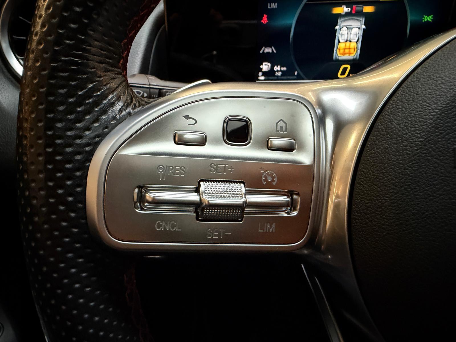 MERCEDES-BENZ GLB 200 d AMG Line-image-21