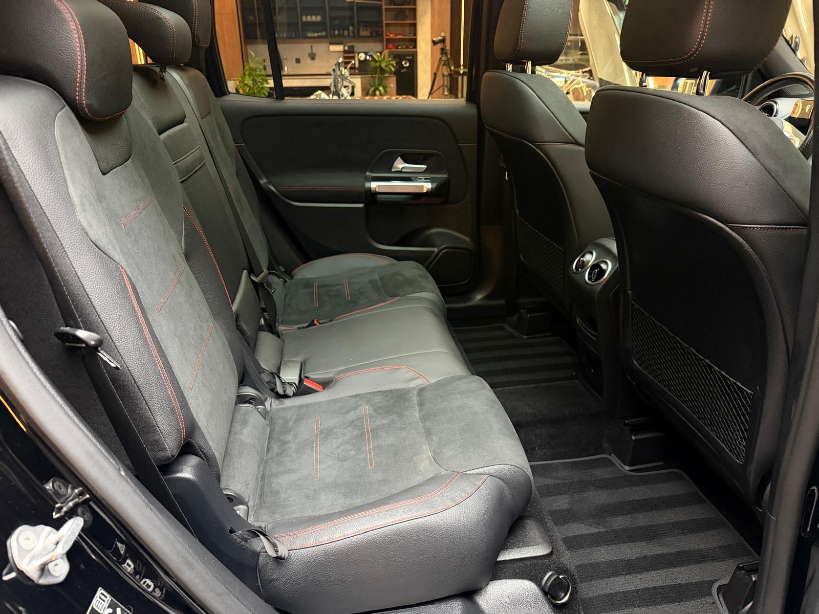 MERCEDES-BENZ GLB 200 d AMG Line-image-18