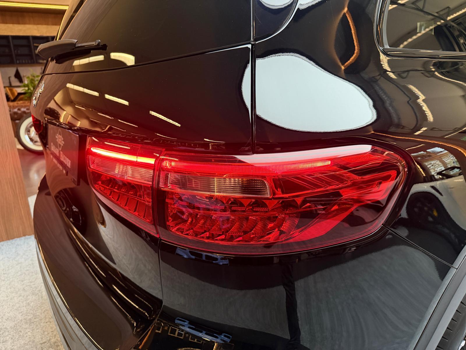 MERCEDES-BENZ GLB 200 d AMG Line-image-10