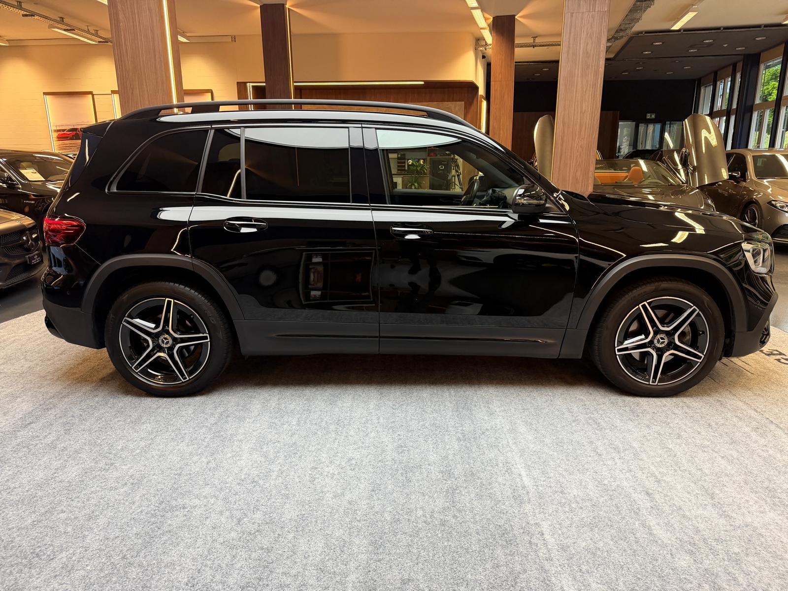 MERCEDES-BENZ GLB 200 d AMG Line-image-8