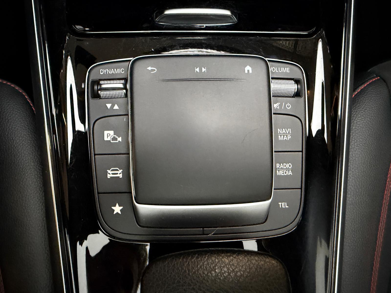 MERCEDES-BENZ GLB 200 d AMG Line-image-24