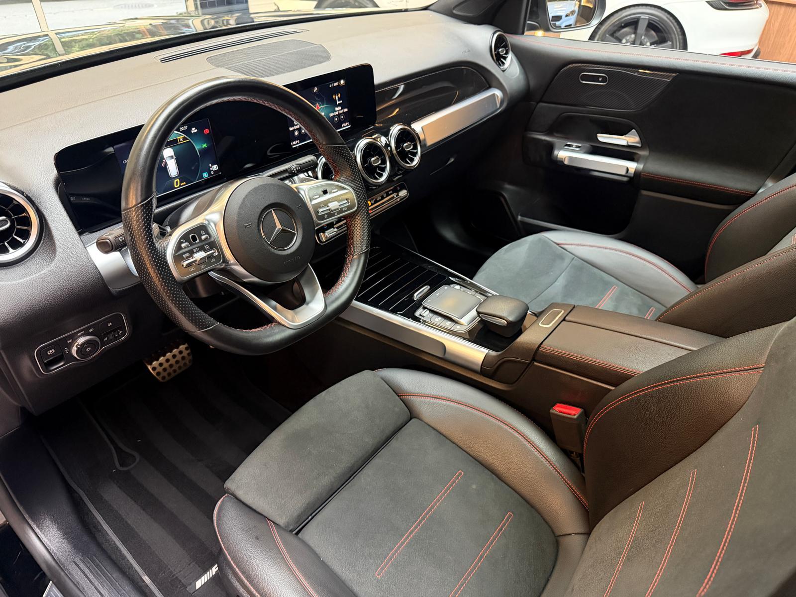 MERCEDES-BENZ GLB 200 d AMG Line-image-13