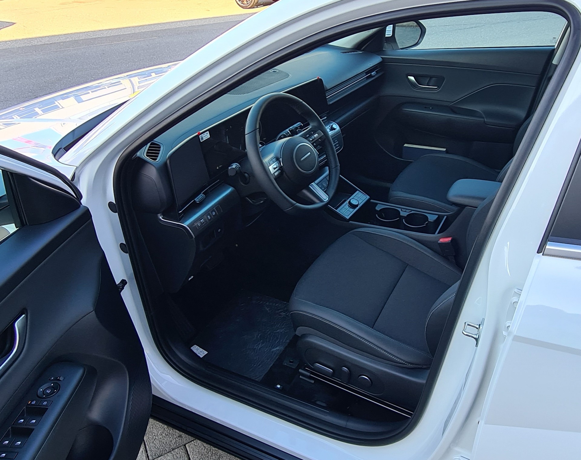 HYUNDAI Kona 1.6 GDi HEV Amplia DCT-image-9