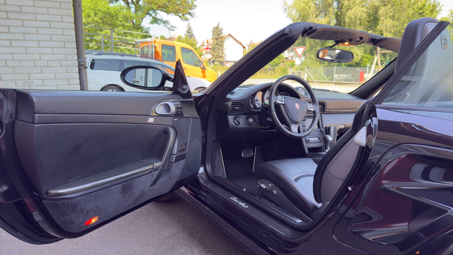 PORSCHE 911 Cabrio Turbo Tiptronic-image-11