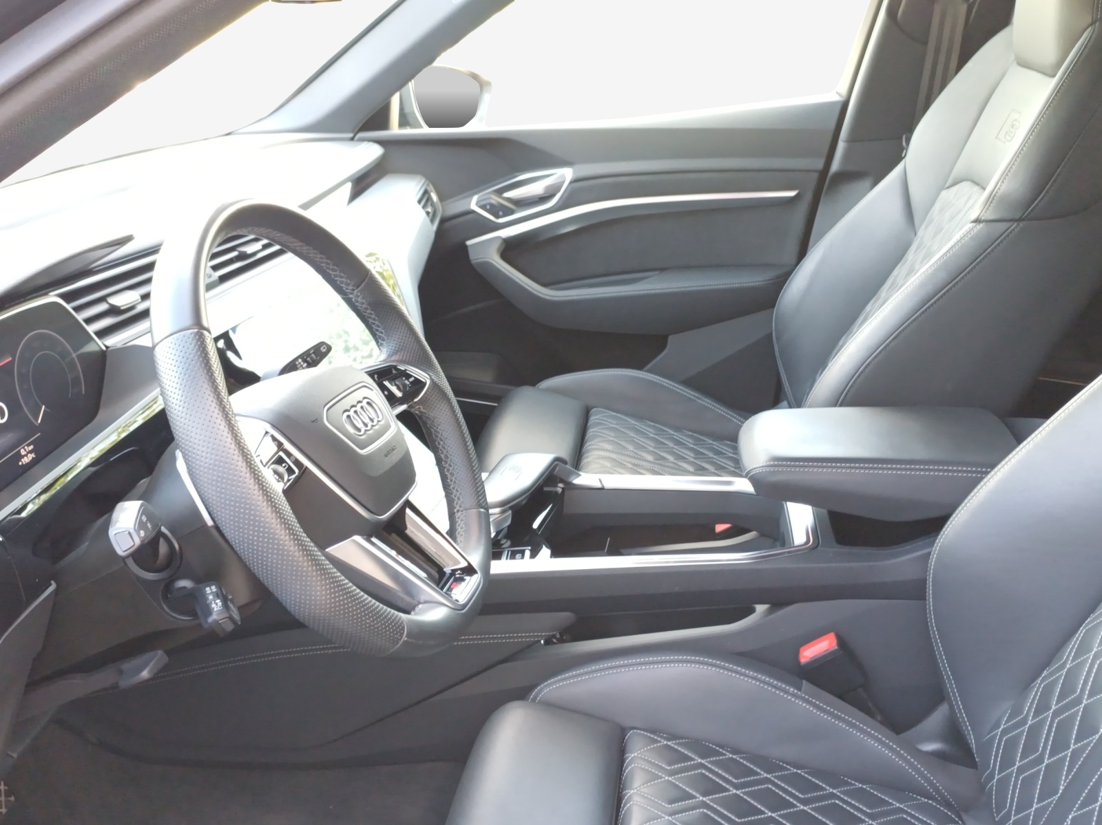 AUDI e-tron S quattro-image-7