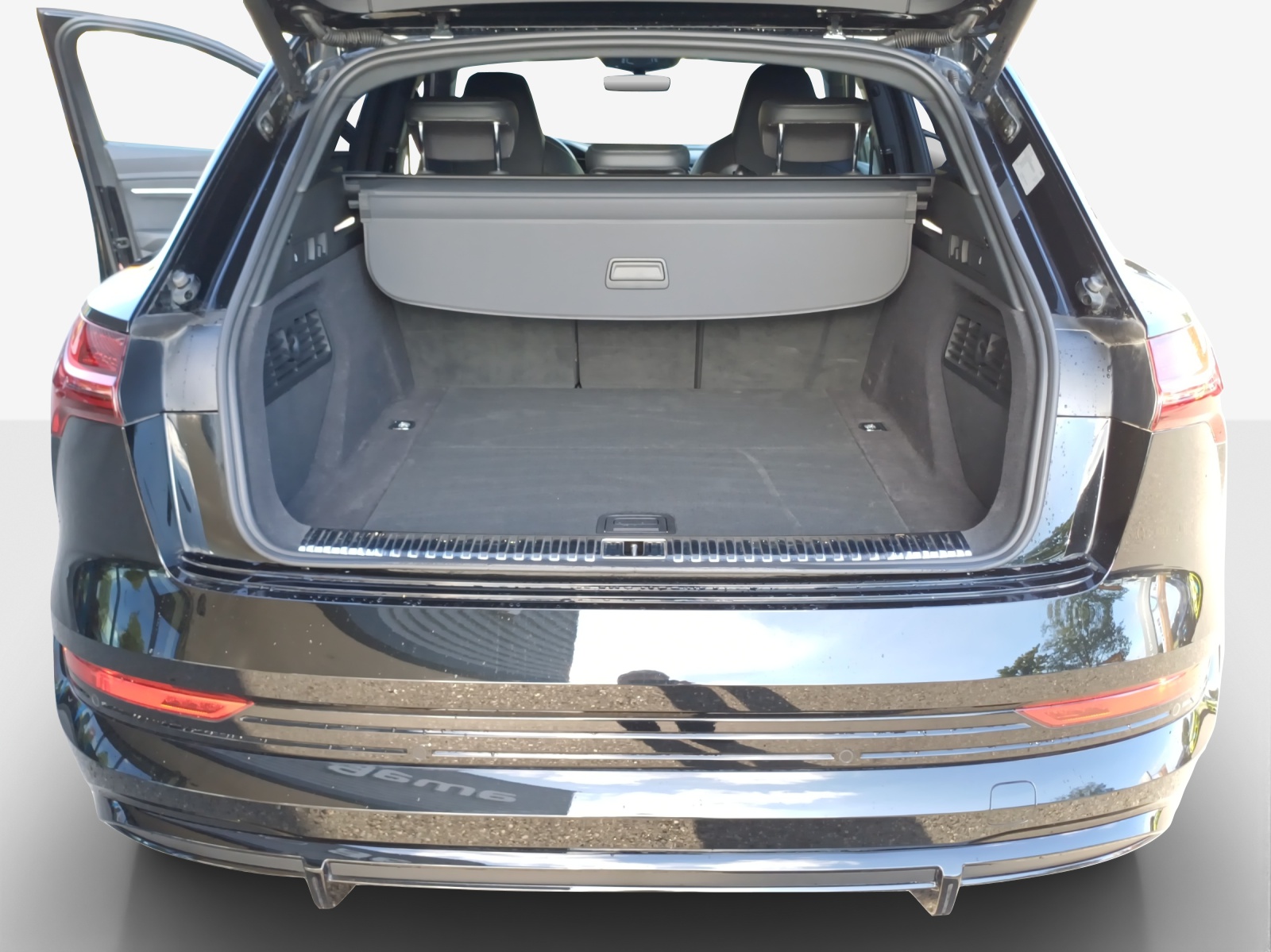 AUDI e-tron S quattro-image-12