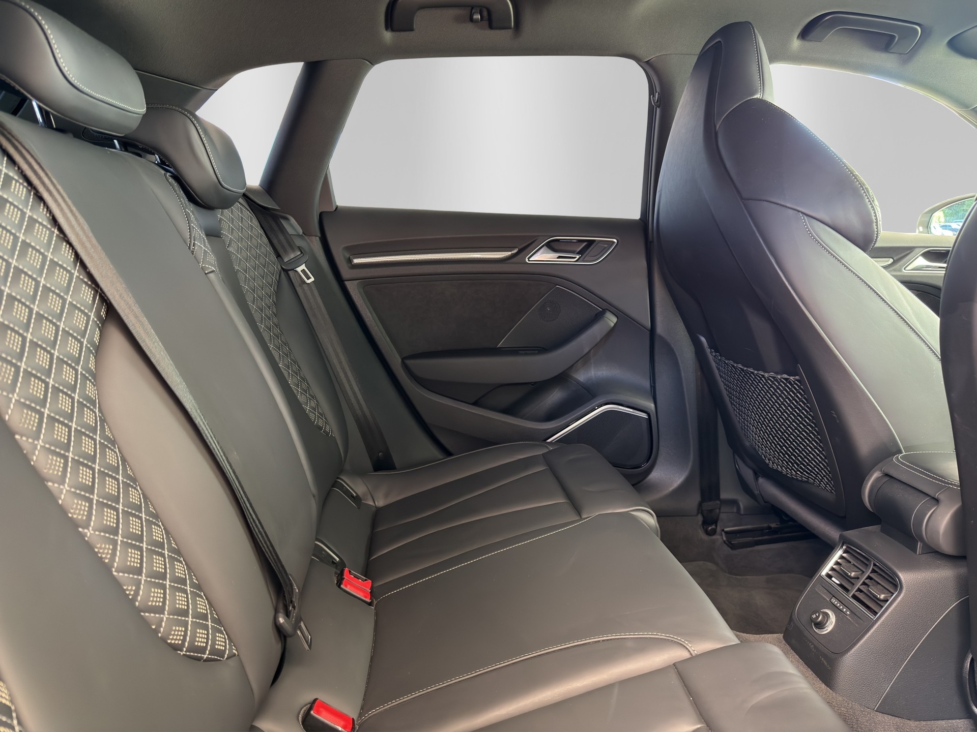 AUDI RS3 Sportback 2.5 TSI quattro S-tronic-image-14
