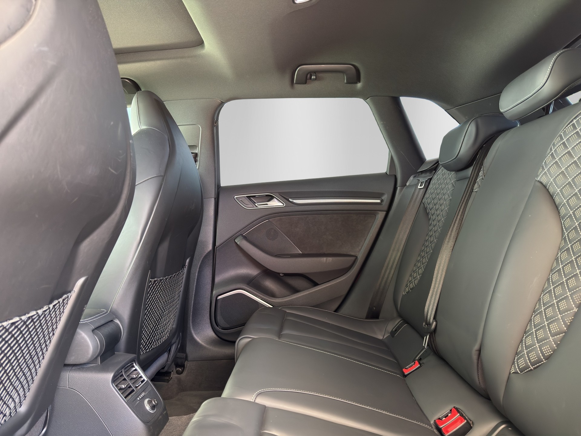 AUDI RS3 Sportback 2.5 TSI quattro S-tronic-image-13